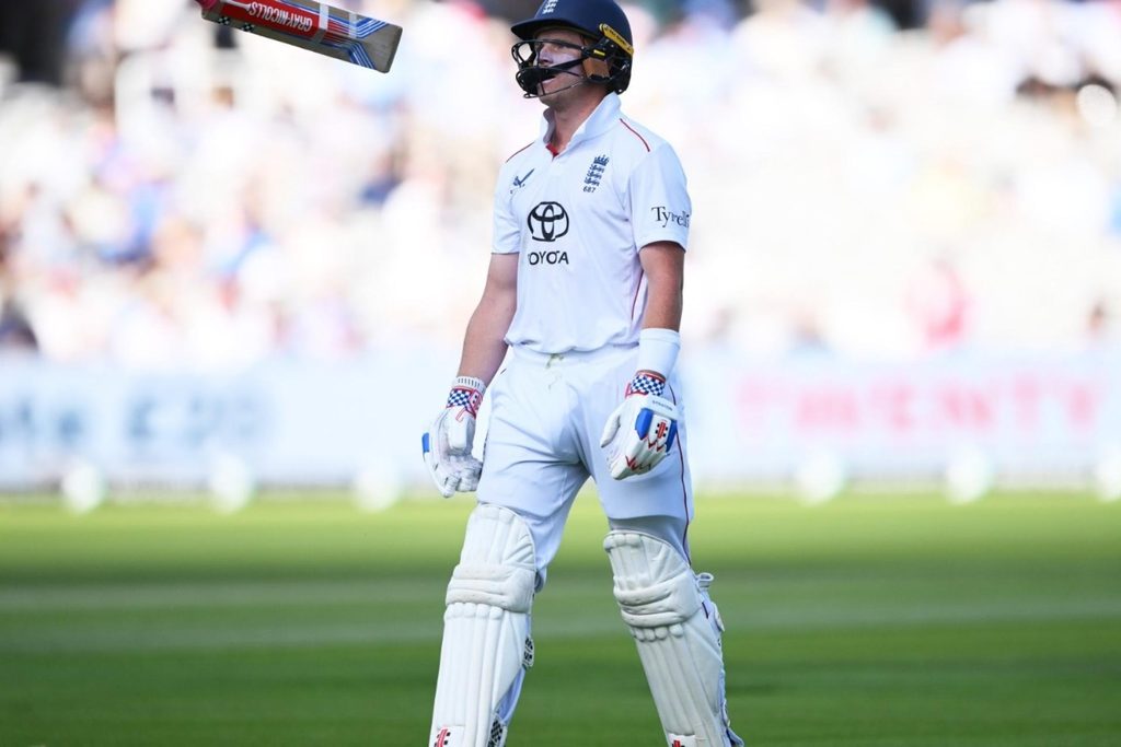 Atypical No.3 Ollie Pope plays archetypal No.3 innings to keep England fighting