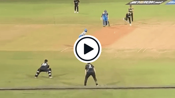 watch-sachin-tendulkar-rolls-back-the-years-hooks-shane-bond-off-his-nose-in-road-safety-series.Click to read full article.