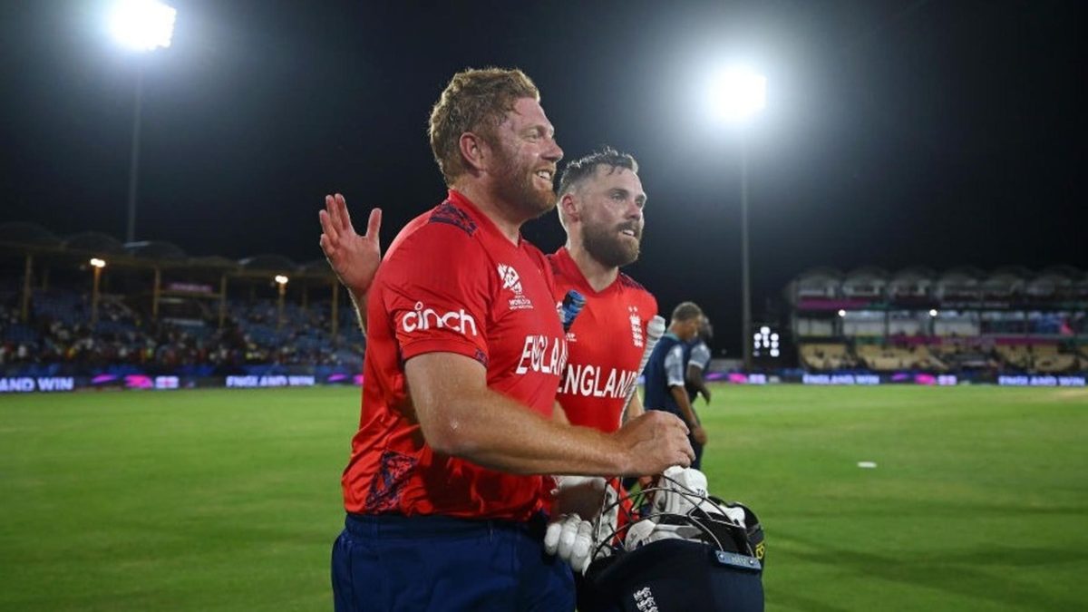Jonny Bairstow and Phil Salt walk back after England' win