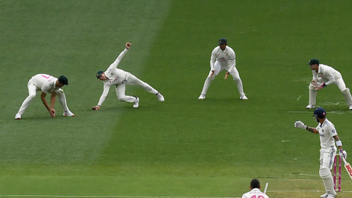 Steve Smith (2nd L) of Australia moves to catch Virat Kohli off the bowling of Scott Boland but after a review it was ruled that the ball had made contact with the ground and Kohli was not out during day one of the Fifth Men's Test Match in the series between Australia and India at Sydney Cricket Ground on January 03, 2025 in Sydney, Australia