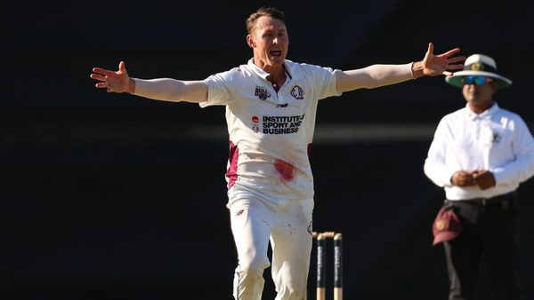 marnus-labuschagne-responds-to-no-run-call-imitation-by-bouncing-out-sheffield-shield-batter-video.Click to read full article.