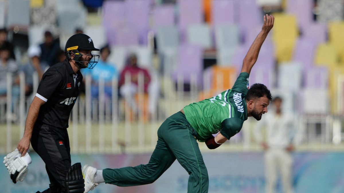 Pakistan's Ihsanullah (R) bowls during the second one-day international (ODI) cricket match between Pakistan and New Zealand at the Rawalpindi Cricket Stadium in Rawalpindi on April 29, 2023