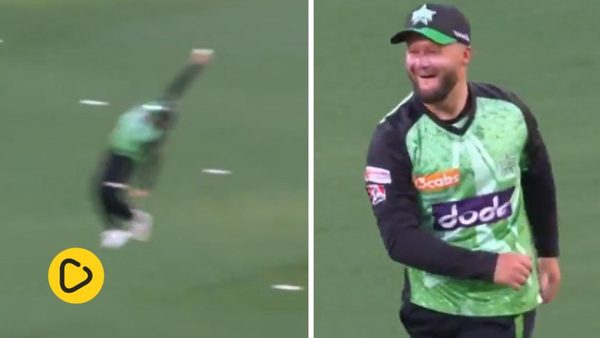 watch-one-of-the-great-bbl-catches-ben-duckett-takes-flying-one-handed-grab.Click to read full article.