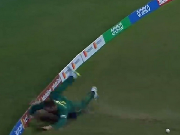 explained-why-england-werent-awarded-penalty-runs-despite-the-ball-hitting-aiden-markrams-hat.Click to read full article.