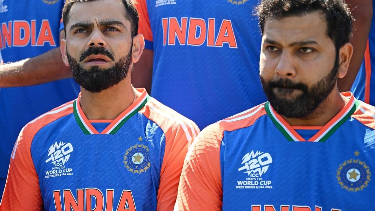 Rohit Sharma sat next to Virat Kohli for a team photo