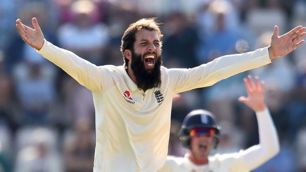 graeme-swann-moeen-ali.Click to read full article.