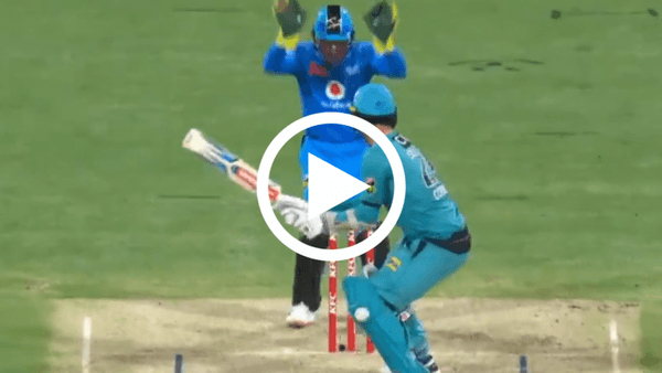 watch-this-is-ridiculous-umpiring-gaffe-bbl.Click to read full article.