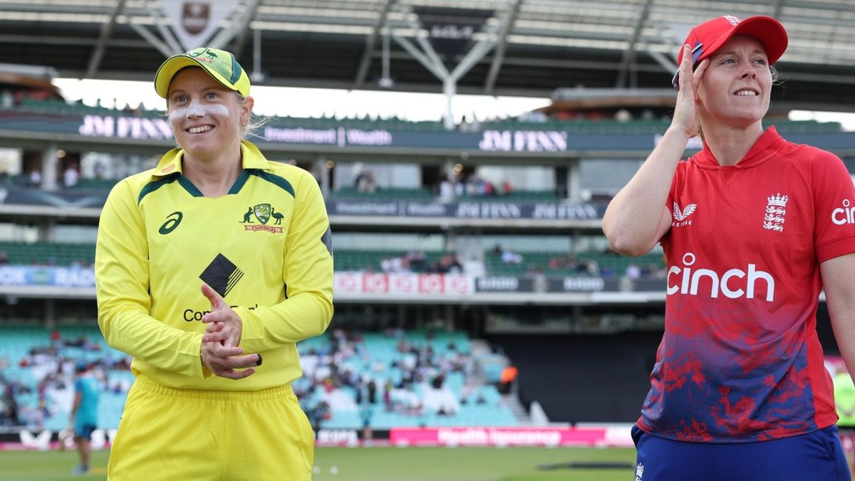Alyssa Healy and Heather Knight in the women's Ashes