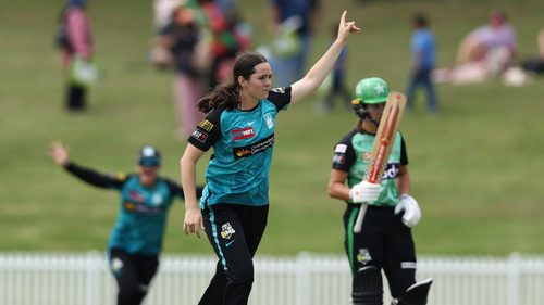 australia-u-19-seamer-takes-5-8-for-brisbane-heat-to-create-wbbl-history.Click to read full article.