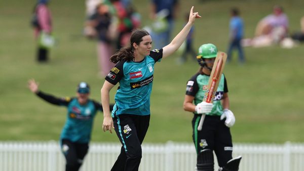 australia-u-19-seamer-takes-5-8-for-brisbane-heat-to-create-wbbl-history.Click to read full article.