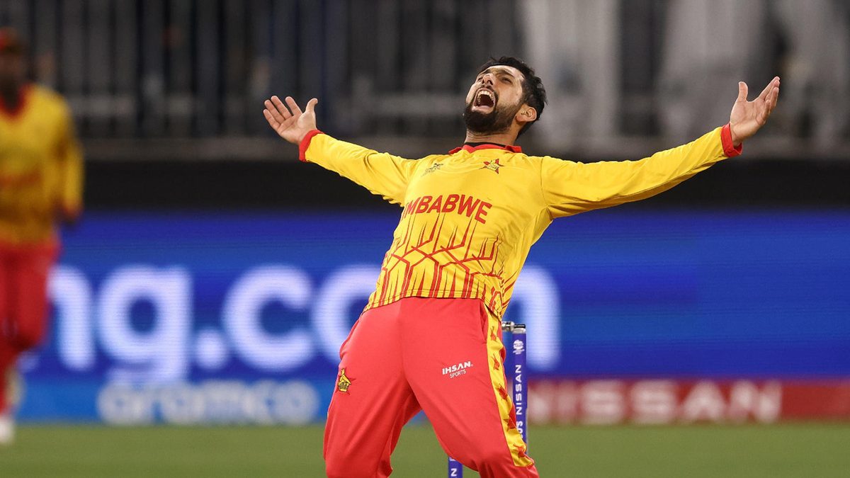 Sikandar Raza of Zimbabwe celebrates the wicket of Shadab Khan of Pakistan during the ICC Men's T20 World Cup match between Pakistan and Zimbabwe at Perth Stadium on October 27, 2022 in Perth, Australia