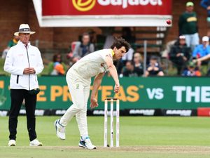 why-a-south-african-is-umpiring-the-ongoing-south-africa-australia-test.Click to read full article.