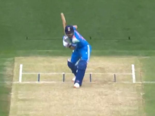 explained-what-the-markers-between-the-wide-lines-and-stumps-are-for-aus-vs-ind.Click to read full article.