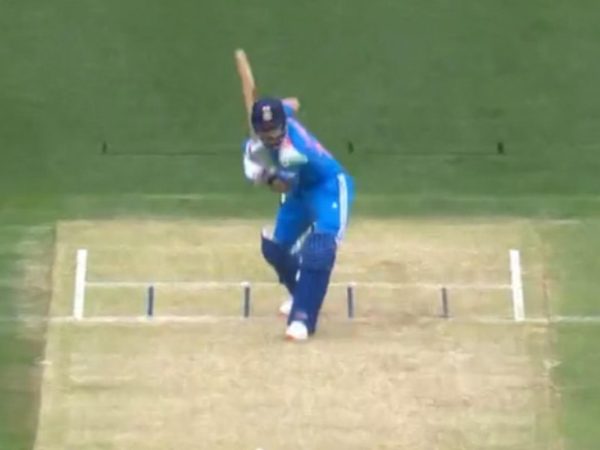 explained-what-the-markers-between-the-wide-lines-and-stumps-are-for-aus-vs-ind.Click to read full article.