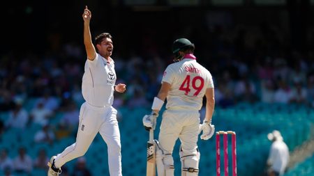 the-trigonometric-venn-diagram-why-josh-tongue-gets-steve-smith-out-almost-every-time.Click to read full article.