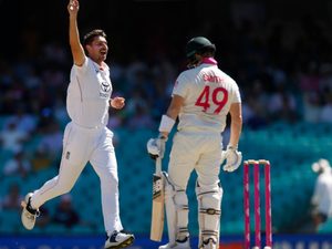 the-trigonometric-venn-diagram-why-josh-tongue-gets-steve-smith-out-almost-every-time.Click to read full article.