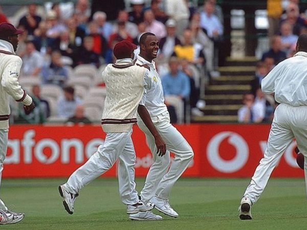 poetry-in-slow-motion-walsh-deceives-thorpe-at-old-trafford.Click to read full article.