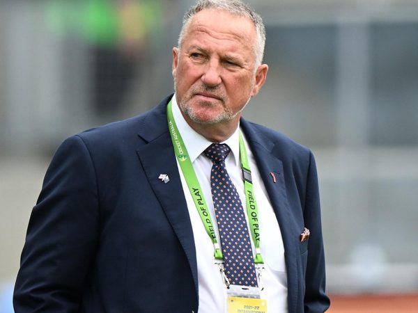 borders-arrogance-ian-botham-questions-england-lack-match-practice-ashes-2025.Click to read full article.