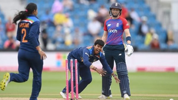 is-that-not-obstruction-heather-knight-impeded-in-bizarre-controversial-run-out.Click to read full article.