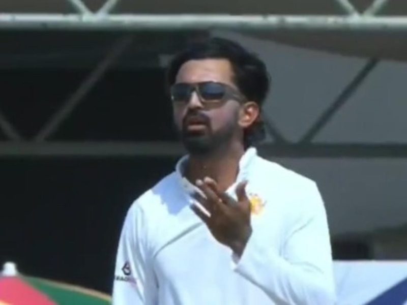 kl-rahul-misses-out-on-first-professional-wicket-in-12-years-after-slip-catch-goes-down-video.Click to read full article.