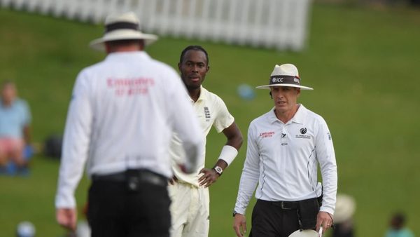 jofra-archer-allowed-to-continue-bowling-after-double-beamer-scare.Click to read full article.