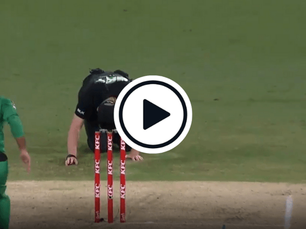 watch-bbl-umpire-smashed-in-groin-by-ferocious-straight-drive.Click to read full article.