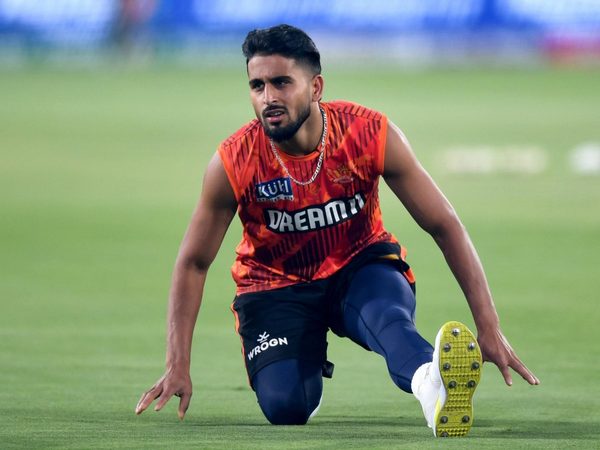 59-runs-in-two-overs-sidelined-india-pacer-umran-malik-leaks-36-in-an-over-in-expensive-dy-patil-t20-cup-spell.Click to read full article.