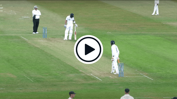 watch-anything-root-can-do-virat-kohli-tries-unsuccessfully-to-balance-bat-on-its-end-during-india-warm-up-game.Click to read full article.