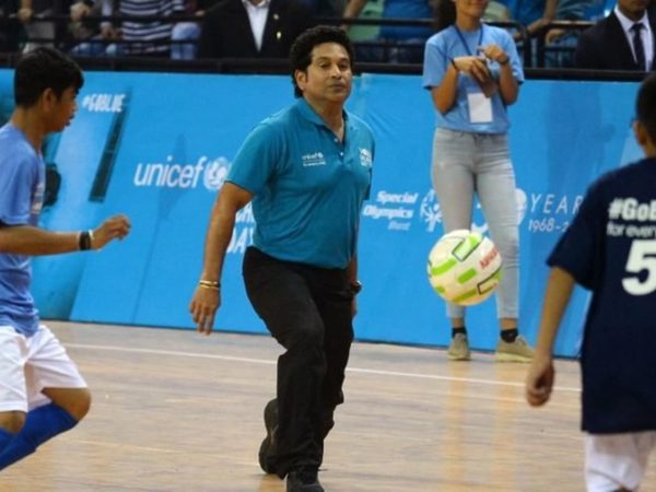 social-cricket-4-tendulkar-kohli-vaughan-swann.Click to read full article.