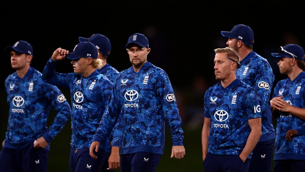 England leave the field after losing the first ODI against New Zealand