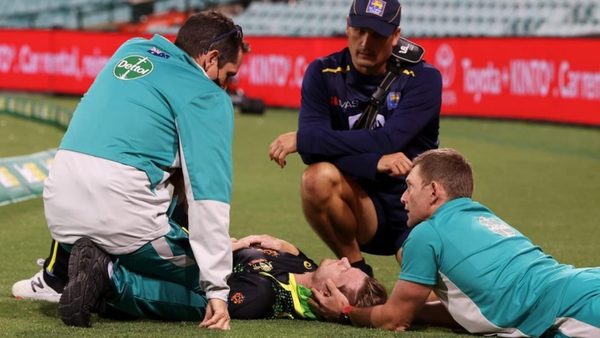 sri-lanka-denied-definite-wide-and-steve-smith-injured-attempting-incredible-six-save-in-incident-packed-final-over-of-t20i.Click to read full article.