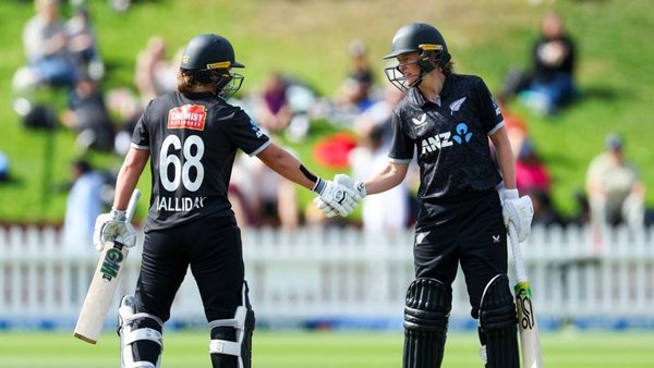 new-zealand-duo-maddy-green-brooke-halliday-rescue-side-from-3-3-with-national-record-fourth-wicket-partnership-in-south-africa-series-finale-win.Click to read full article.