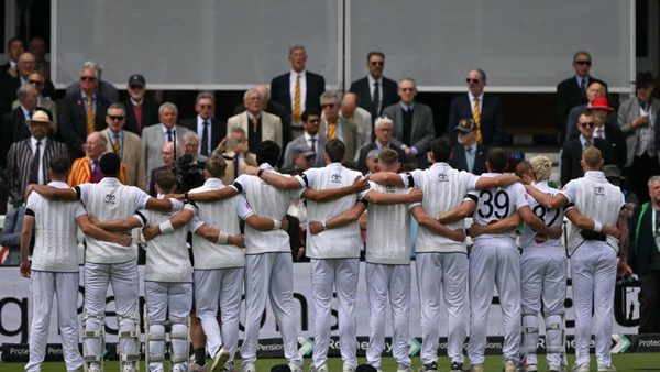 explained-why-england-players-are-wearing-black-armbands-on-day-1-of-first-test-against-new-zealand.Click to read full article.