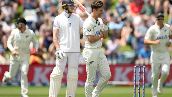 four-dismissals-no-runs-matt-henry-continues-incredible-stranglehold-over-zak-crawley.Click to read full article.