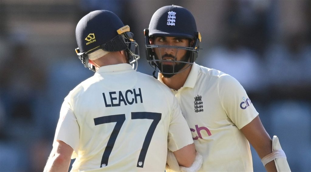Saqib Mahmood and Jack Leach put on a rearguard for the ages