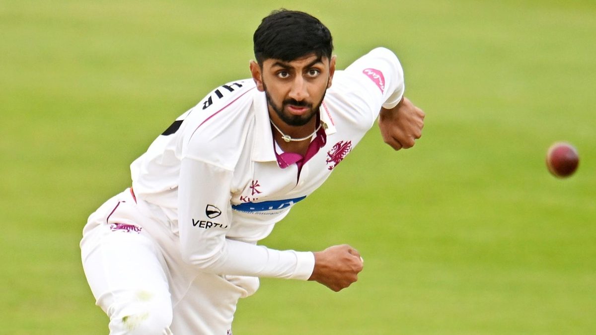 Shoaib Bashir bowling for Somerset in the County Championship