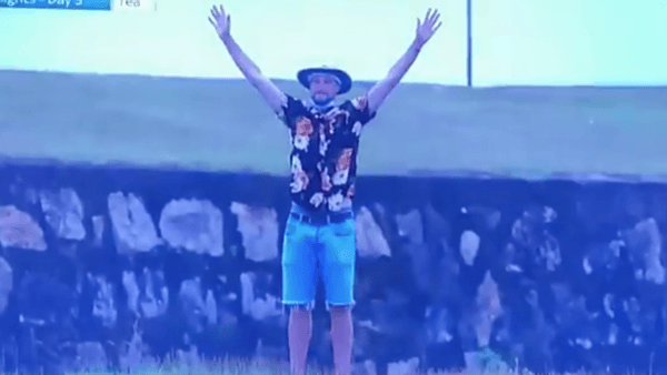 watch-root-acknowledges-lone-england-fan-in-sri-lanka-upon-reaching-double-century.Click to read full article.