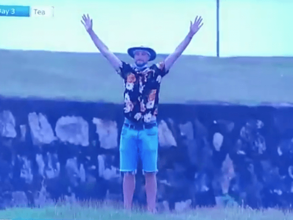 watch-root-acknowledges-lone-england-fan-in-sri-lanka-upon-reaching-double-century.Click to read full article.