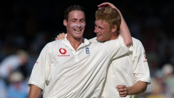 when-simon-jones-saved-andrew-flintoff-from-a-bumblebee.Click to read full article.