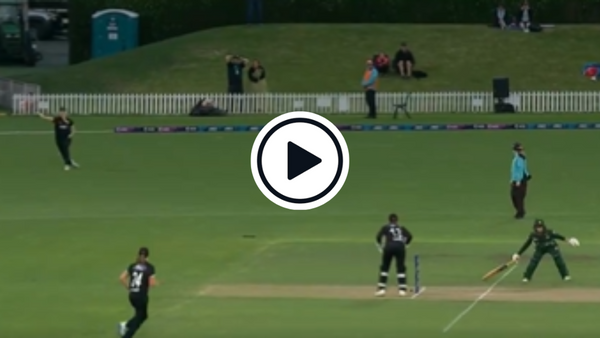 watch-pakistan-batters-turn-down-second-run-with-two-required-off-last-ball-match-goes-into-super-over.Click to read full article.