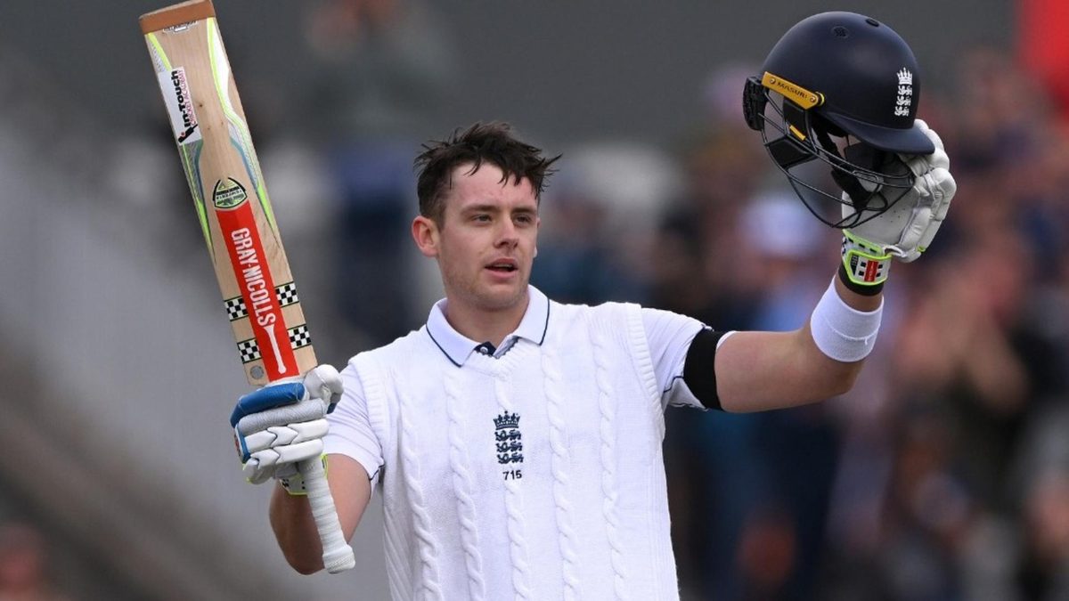 Jamie Smith raises bat after his maiden Test ton v Sri Lanka