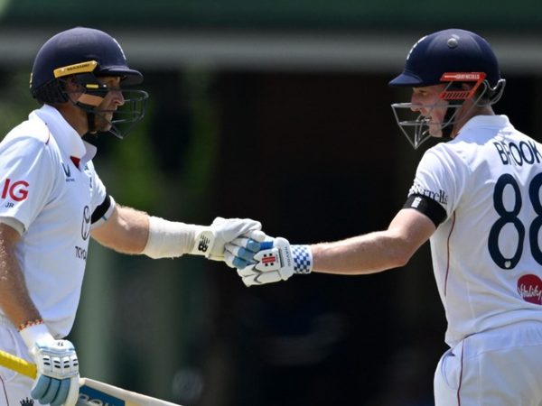 england-players-are-wearing-black-armbands-hugh-morris-sydney-ashes-test.Click to read full article.