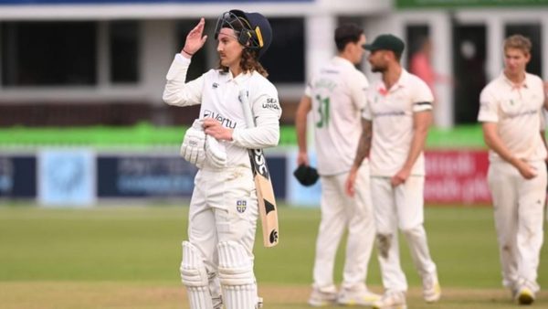 durham-handed-10-point-penalty-after-player-found-to-have-fallen-foul-of-bat-regulations.Click to read full article.
