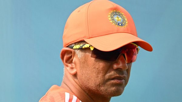 rahul-dravid-respectfully-disagrees-low-icc-ratings-ahmedabad-chennai-wickets-cwc-2023.Click to read full article.