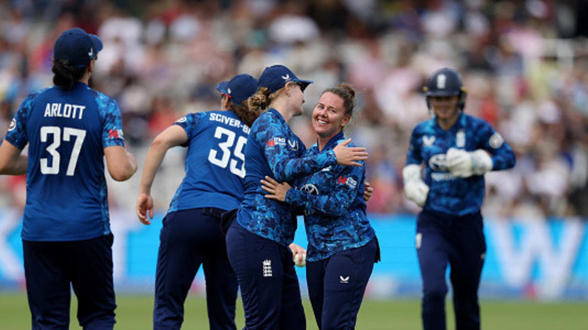 Linsey Smith of England celebrates taking the wicket of Smriti Mandhana of India with teammates during the 2nd Women's Metro Bank ODI between England and India at Lord's Cricket Ground on July 19, 2025 in London, England