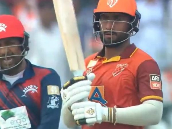 watch-well-make-babar-bat-40-overs-sarfaraz-ahmeds-hilarious-sledge-in-champions-one-day-cup.Click to read full article.