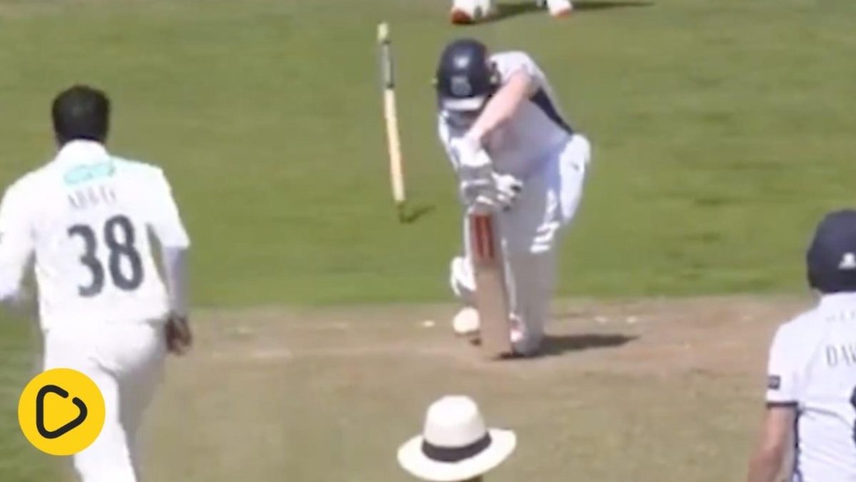 Mohammad Abbas of Pakistan dismisses batter in county