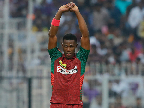 shamar-joseph-concedes-14-runs-off-final-ball-of-chaotic-first-ipl-over.Click to read full article.