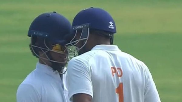 just-not-done-veteran-captain-paras-dogra-helmet-butts-opposition-substitute-kv-aneesh-in-ranji-trophy-final.Click to read full article.