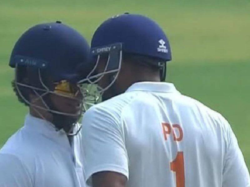 just-not-done-veteran-captain-paras-dogra-helmet-butts-opposition-substitute-kv-aneesh-in-ranji-trophy-final.Click to read full article.